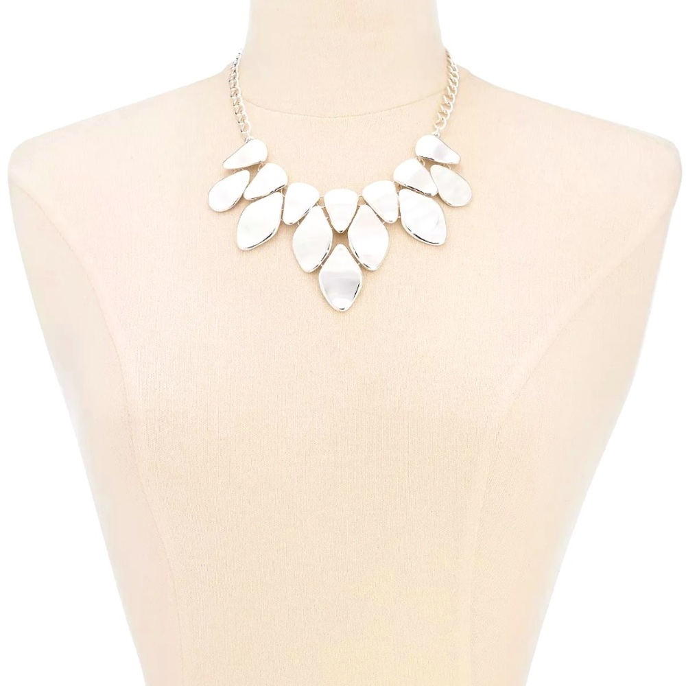 😎 Silver-Tone Sculptural Statement Necklace, 18" + 3" extenderCreated for Macy's - Picture 2 of 4